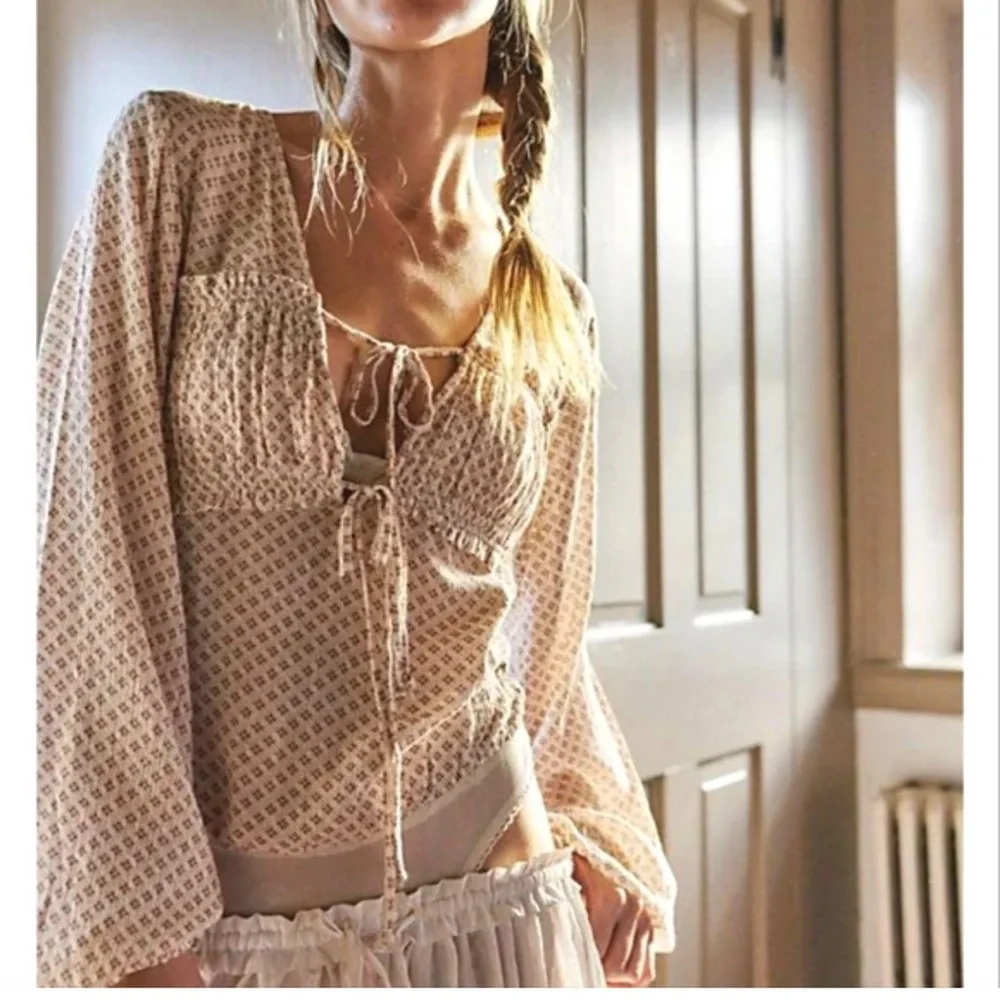 FREE PEOPLE SUNNY MEADOWS TIE FRONT FLORAL BODYSUIT WHITE TAN XS